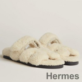 Hermes Women's Chypre Sandals In Off White Shearling