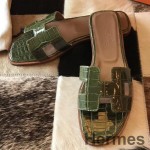 Hermes Oran Sandaler I Olivenolie Skinnende Niloticus Krokodille