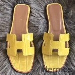 Hermes Oran Sandaler I Skinnende Gul Niloticus Krokodille