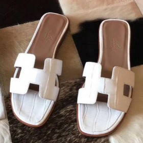 Hermes Oran Sandaler I Skinnende Hvid Niloticus Krokodille